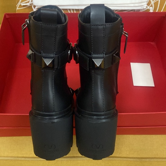 NWT Valentino Román Stud Combat Boots with Studs Black 7.5; Retail $1790 - Picture 3 of 6
